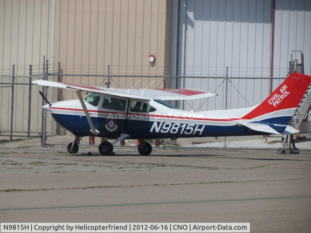N9815H, 1981 Cessna 182R Skylane C/N 18268044, Parked to the rear of Yank's museum looking at The Connie N548GF