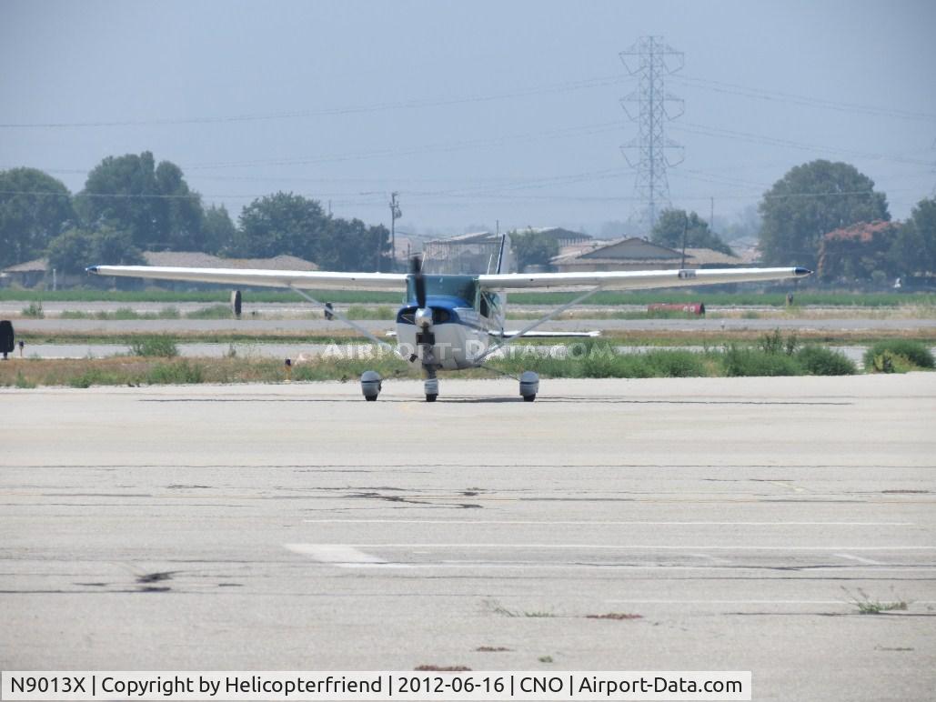 N9013X, 1961 Cessna 182D Skylane C/N 18253413, Just pulled off of runway 26R