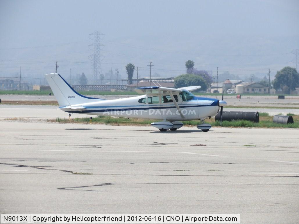 N9013X, 1961 Cessna 182D Skylane C/N 18253413, Taxiing westbound