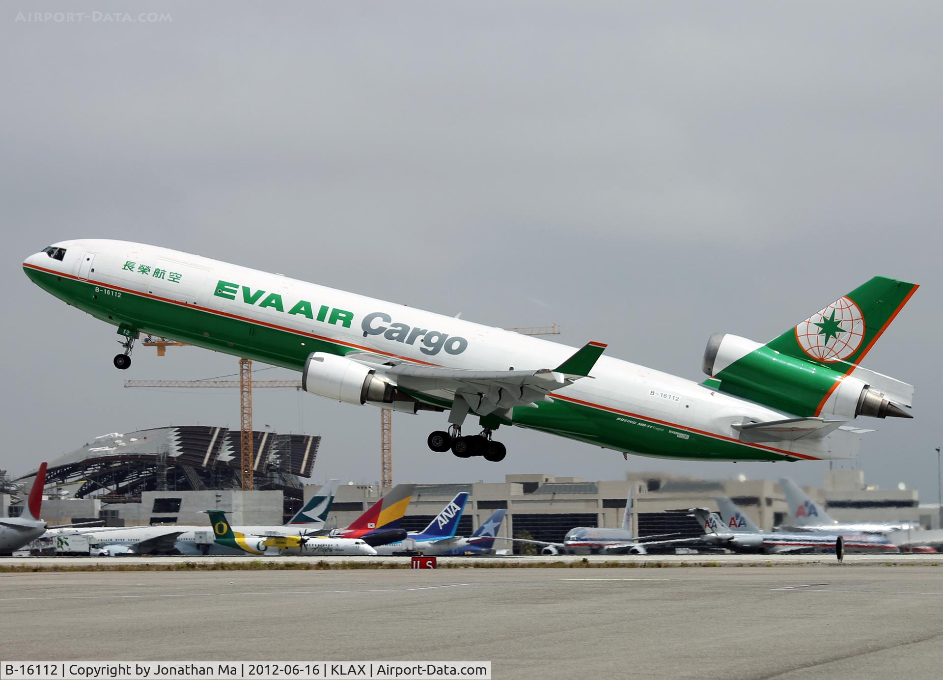 B-16112, 1999 McDonnell Douglas MD-11F C/N 48789, MD-11F rockets out