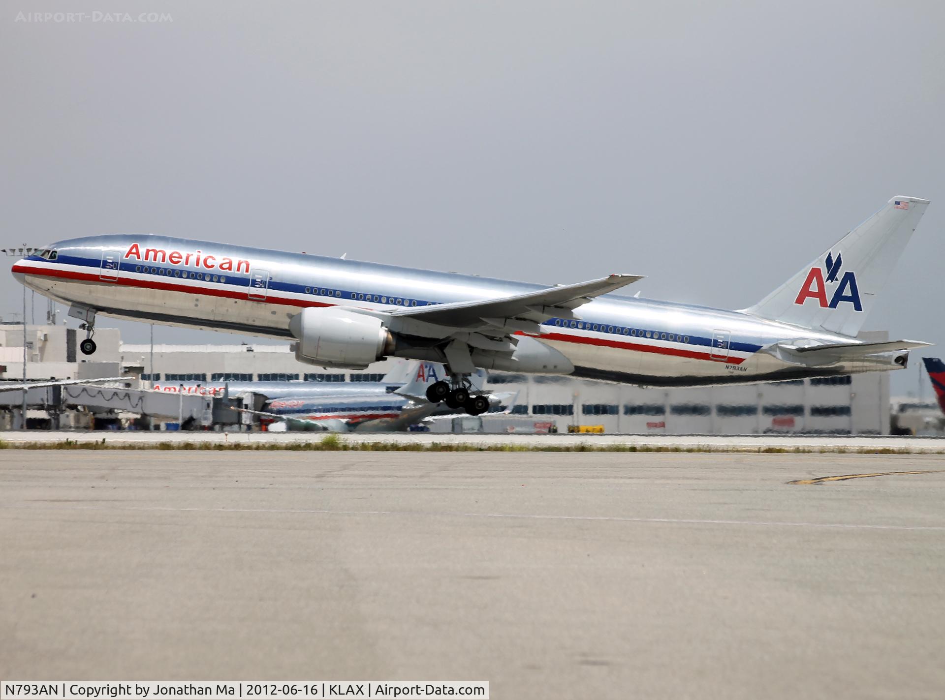 N793AN, 2000 Boeing 777-223 C/N 30255, AA777 rotates off of 25R