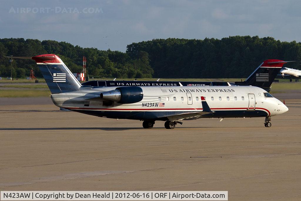 N423AW, 2002 Bombardier CRJ-200LR (CL-600-2B19) C/N 7636, US Airways Express (Air Wisconsin) N423AW (FLT AWI3882) taxiing to the gate after arrival from Charlotte/Douglas Int'l (KCLT), while US Airways (Air Wisconsin) N410AW taxis to the maintenance hangar.