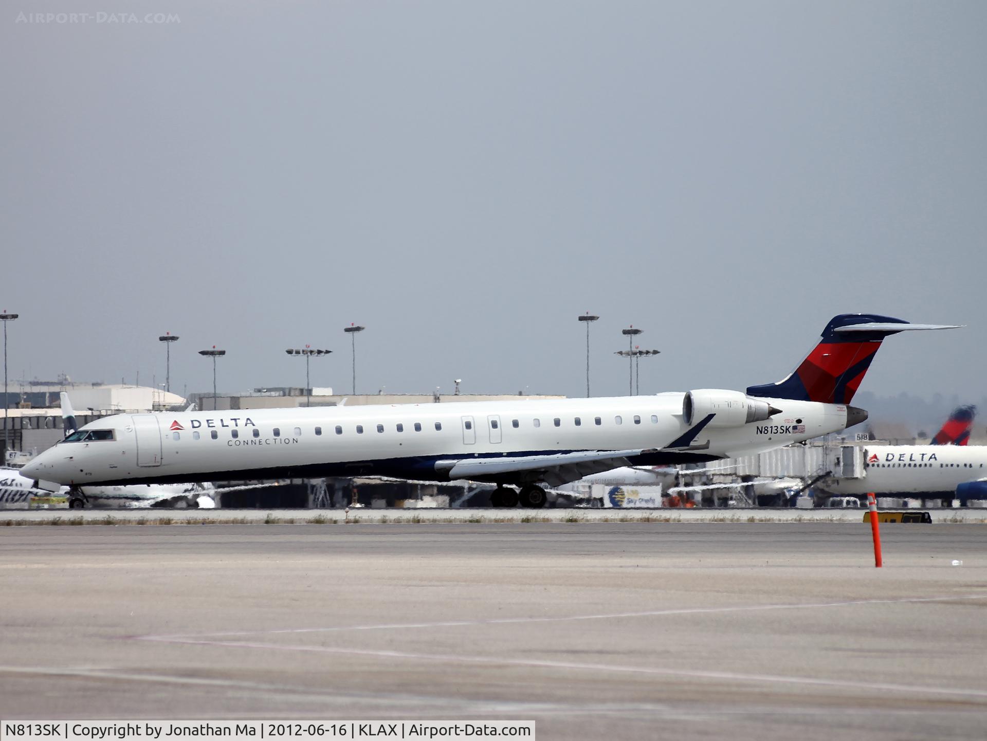 N813SK, 2006 Canadair CL-600-2D24 Regional Jet CRJ-900 C/N 15099, Taken from tarmac