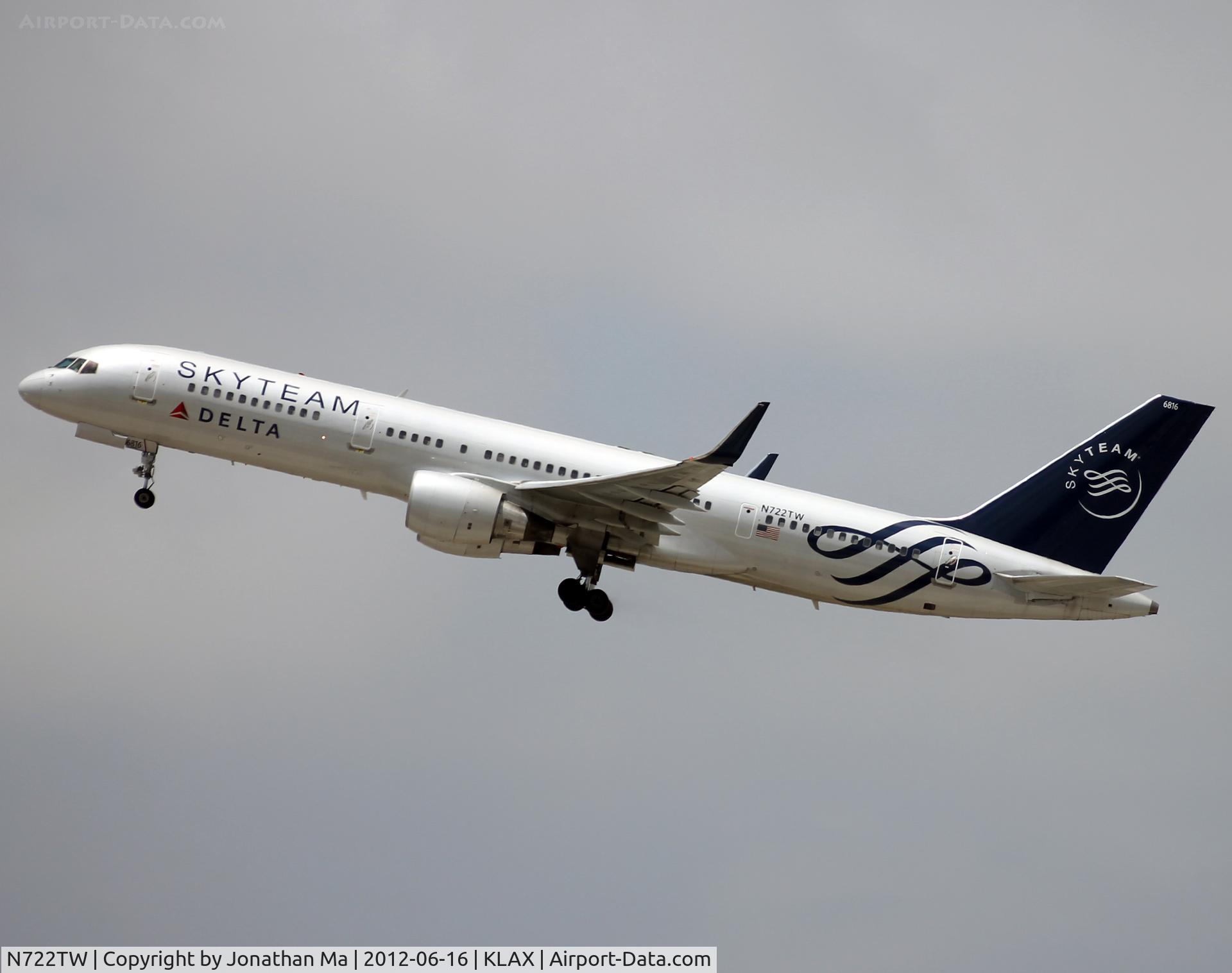 N722TW, 1999 Boeing 757-231 C/N 29385, Skyteam livery
