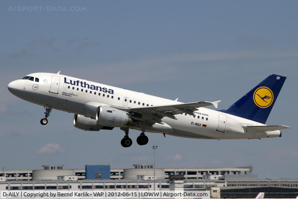 D-AILY, 1998 Airbus A319-114 C/N 875, Climbing out of Rwy 29