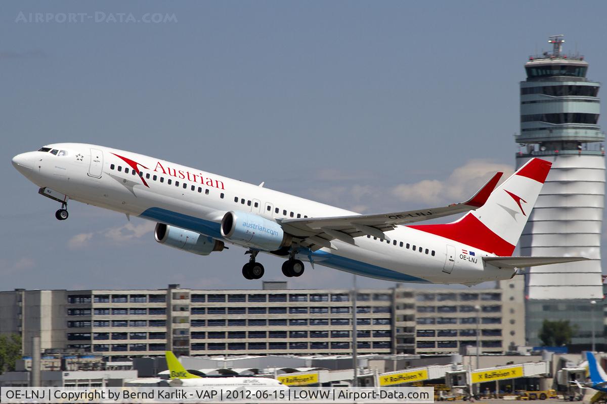 OE-LNJ, 1998 Boeing 737-8Z9 C/N 28177, Climbing out of Rwy 29