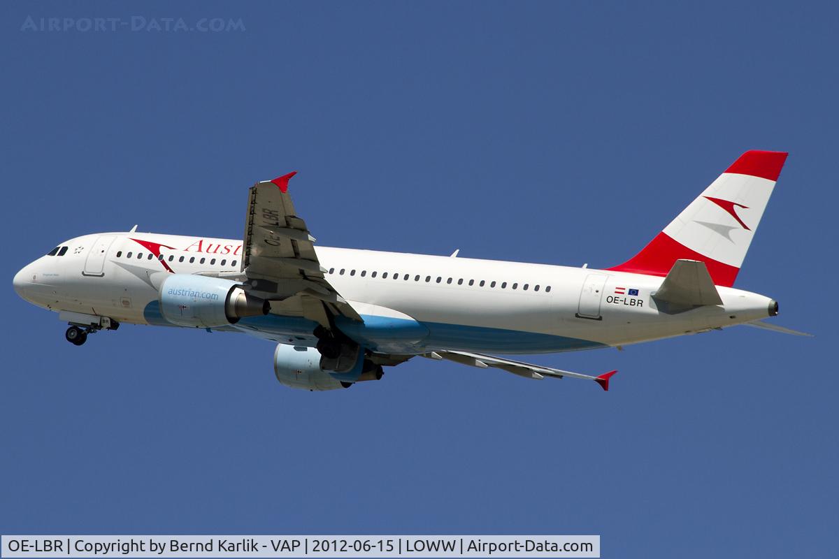 OE-LBR, 2000 Airbus A320-214 C/N 1150, Climbing out of Rwy 29