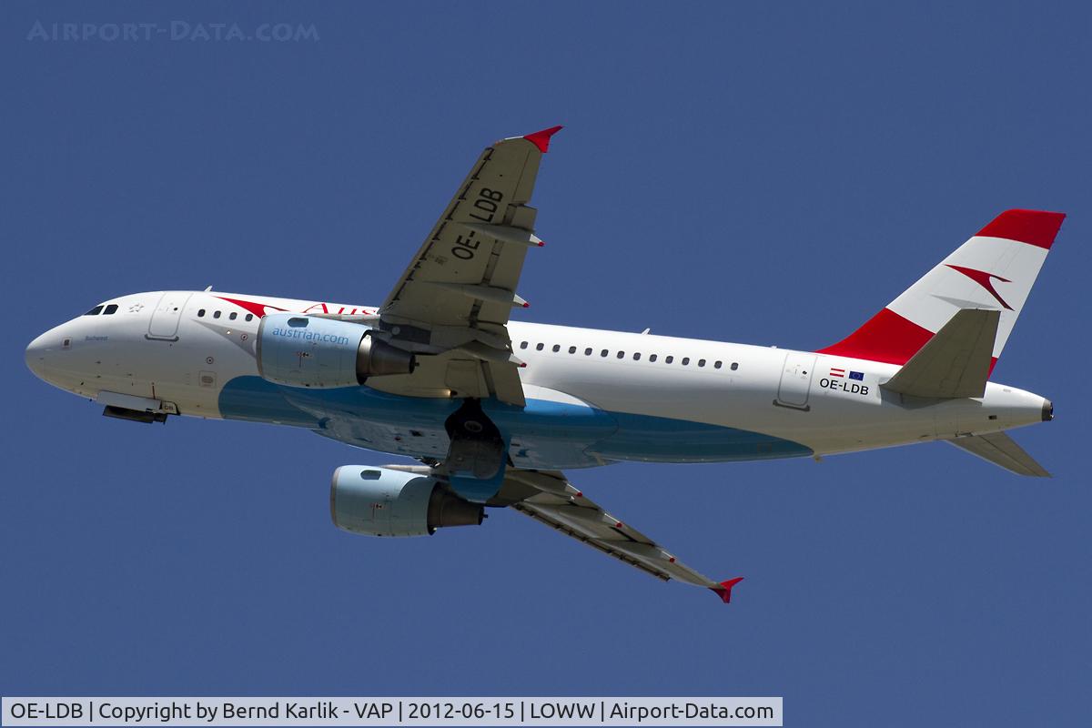OE-LDB, 2004 Airbus A319-112 C/N 2174, Climbing out of Rwy 29