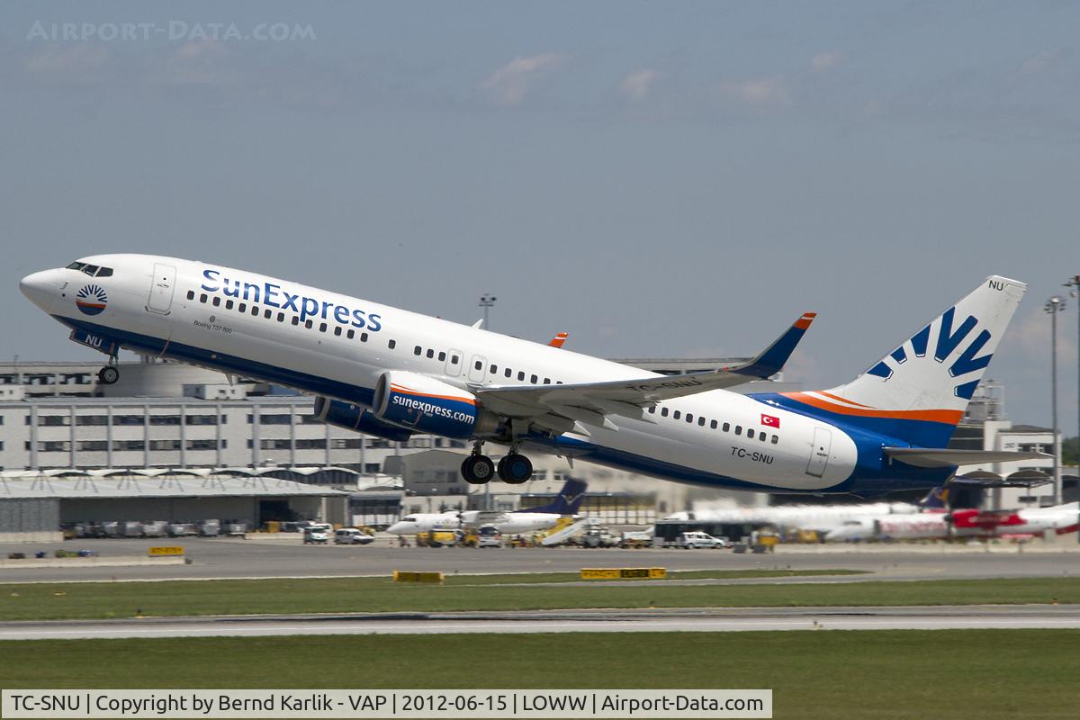 TC-SNU, 2010 Boeing 737-8HC C/N 40756, Climbing out of Rwy 29