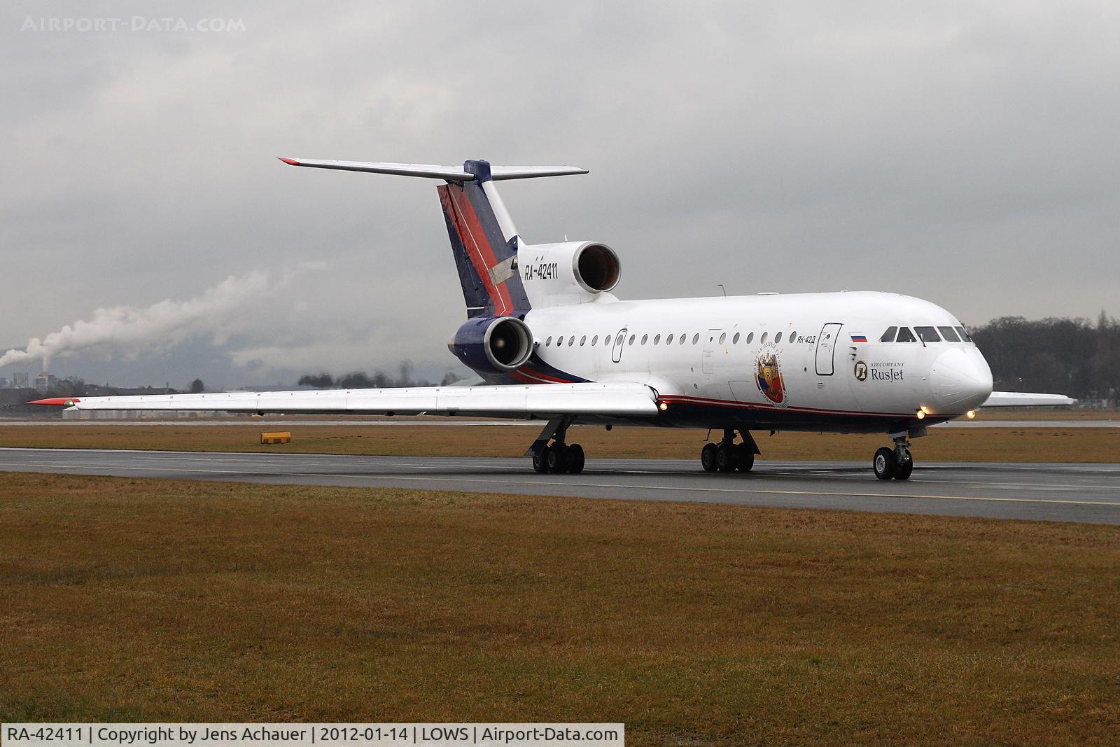 RA-42411, 1992 Yakovlev Yak-42D C/N 4520421219043, Taxing to rwy