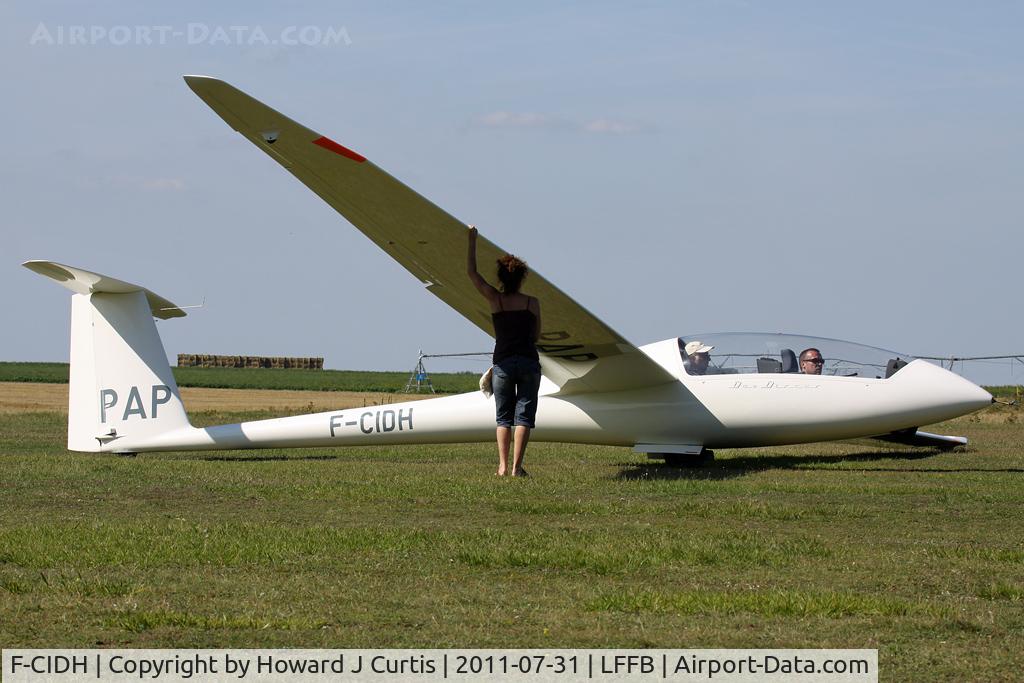 F-CIDH, Schempp-Hirth Duo Discus C/N 417, Operated by Association Aéronautique du Val d'Essonne.