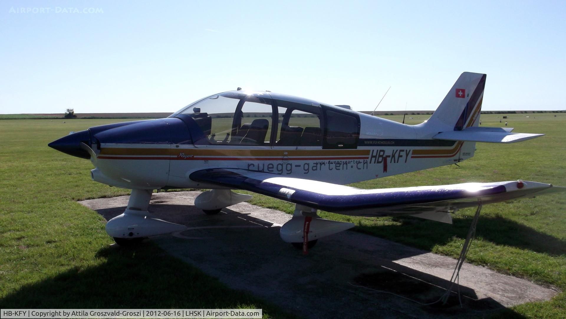 HB-KFY, 2004 Robin DR-400-180 Regent Regent C/N 2560, Siofok-Kiliti Airport - Hungary, Balaton