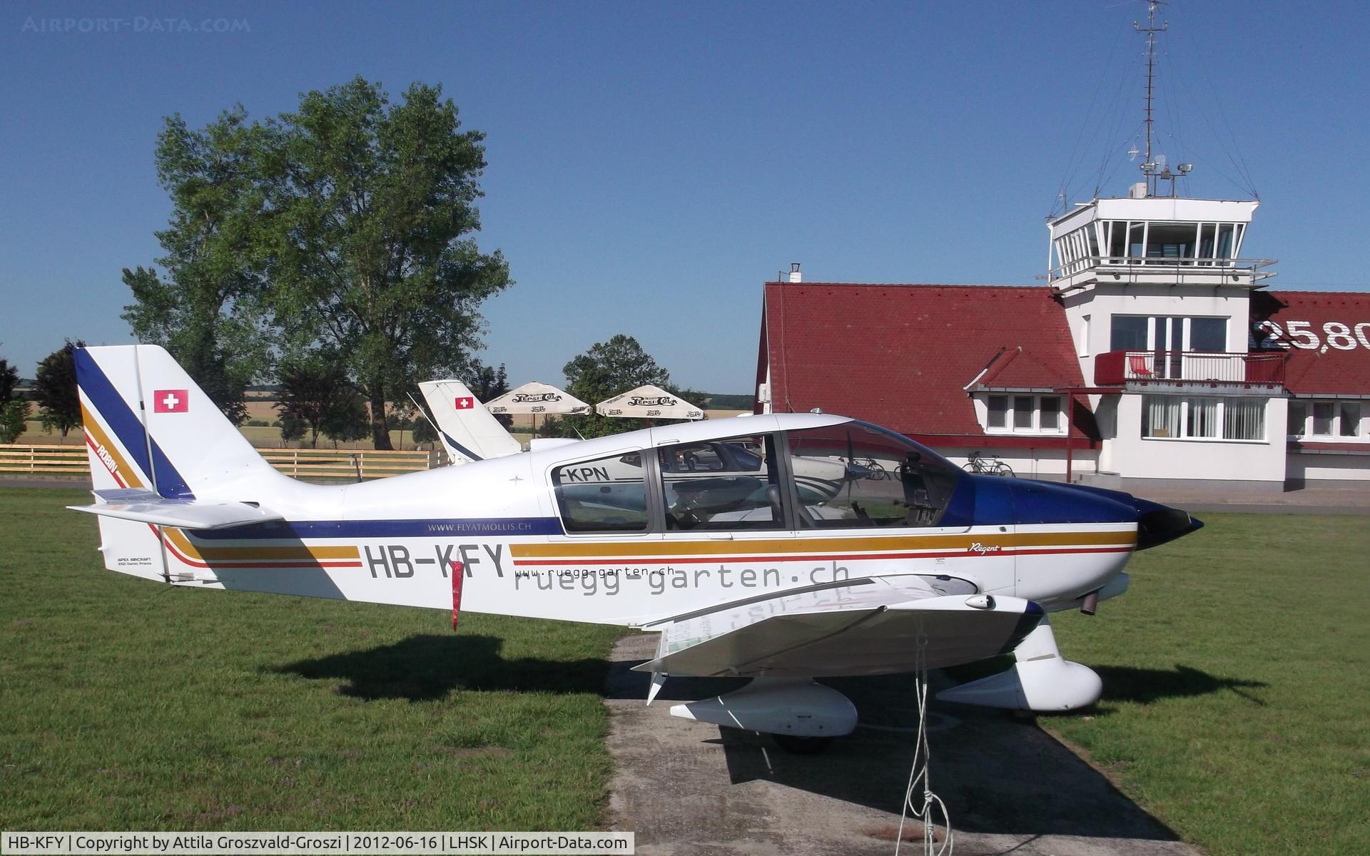 HB-KFY, 2004 Robin DR-400-180 Regent Regent C/N 2560, Siofok-Kiliti Airport - Hungary, Balaton