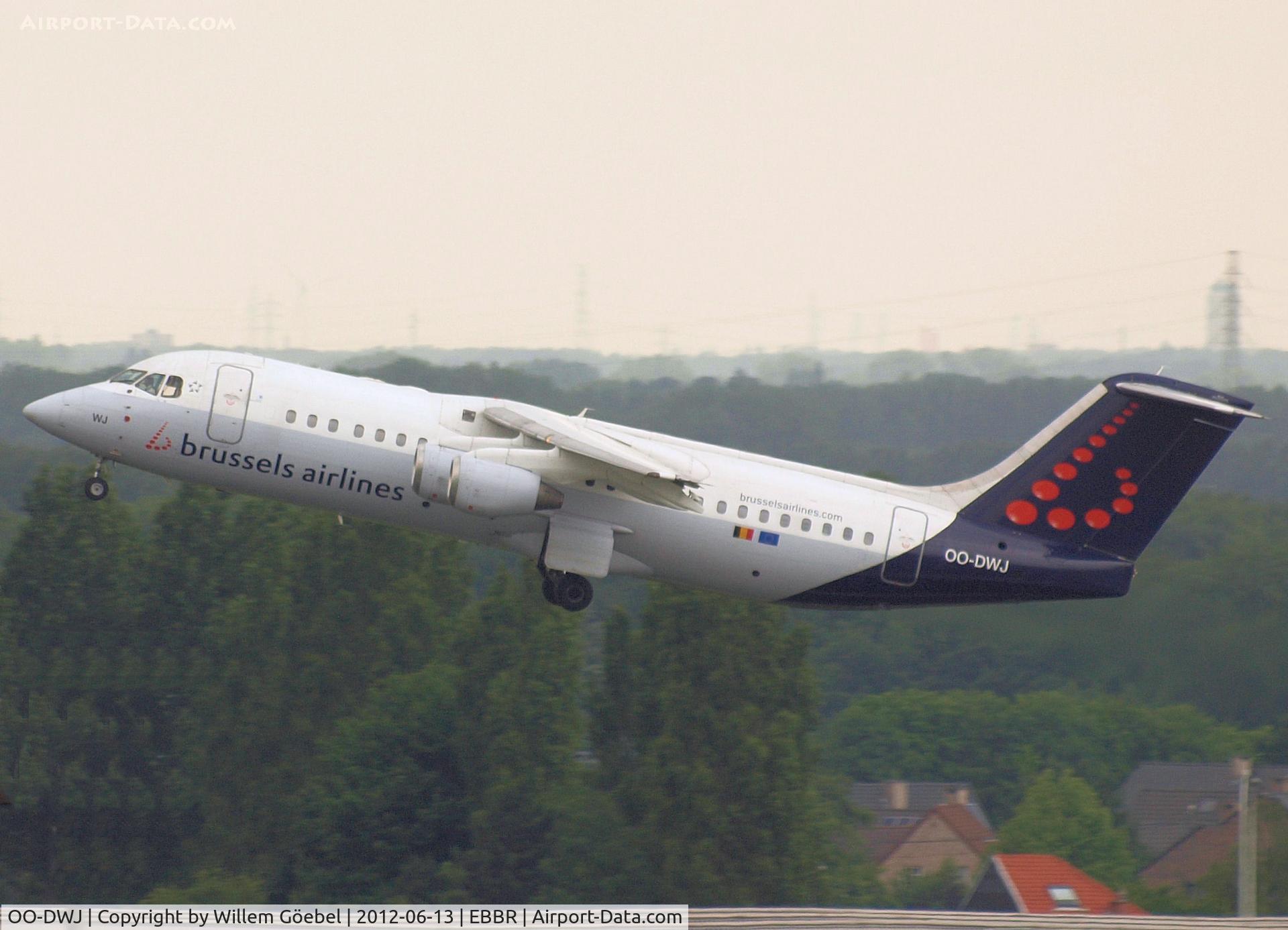 OO-DWJ, 1999 British Aerospace Avro 146-RJ100 C/N E3355, Take off from Brussel Airport