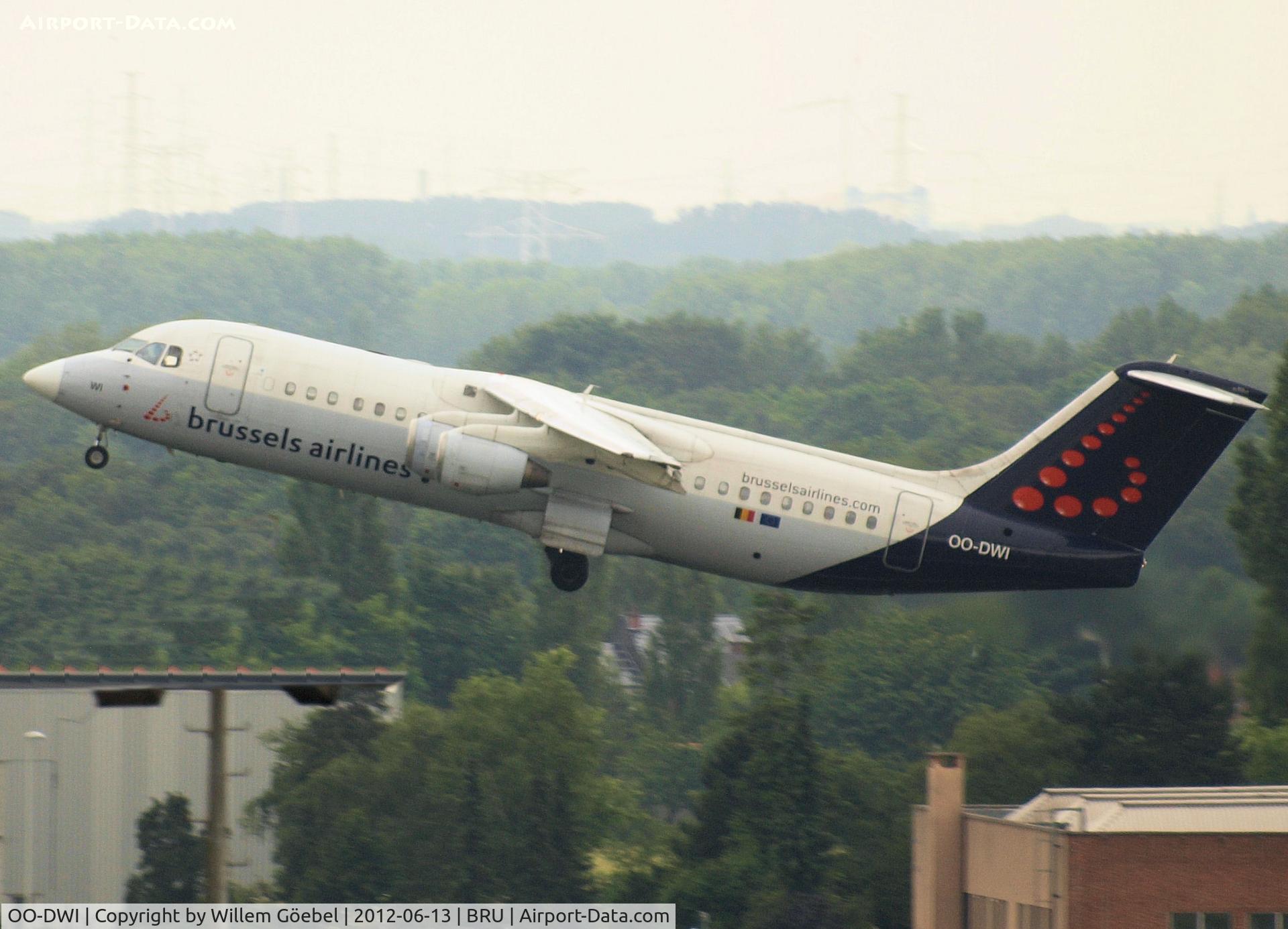 OO-DWI, 1999 British Aerospace Avro 146-RJ100 C/N E3342, Take off from Brussel Airport