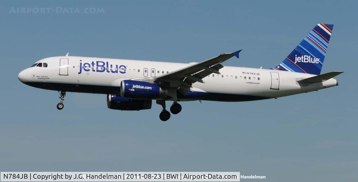 N207FR, 2010 Airbus A320-214 C/N 4307, landing on 33L