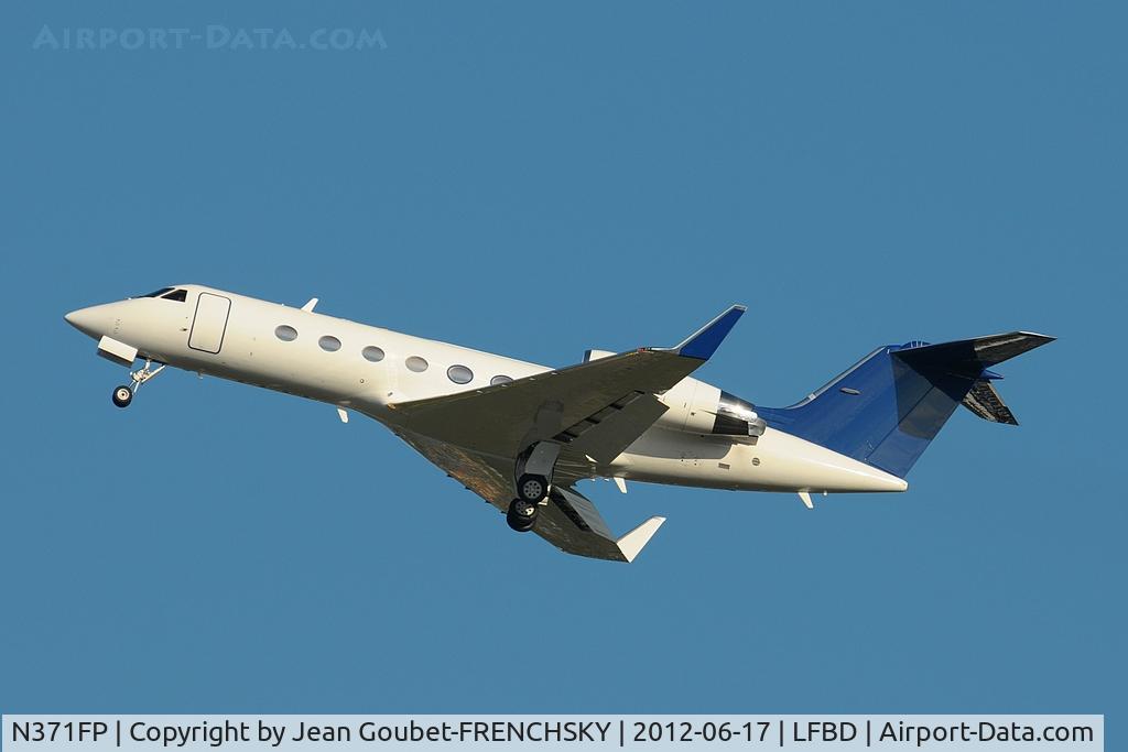 N371FP, 1999 Gulfstream Aerospace G-IV C/N 1371, JET SPEED take off 05