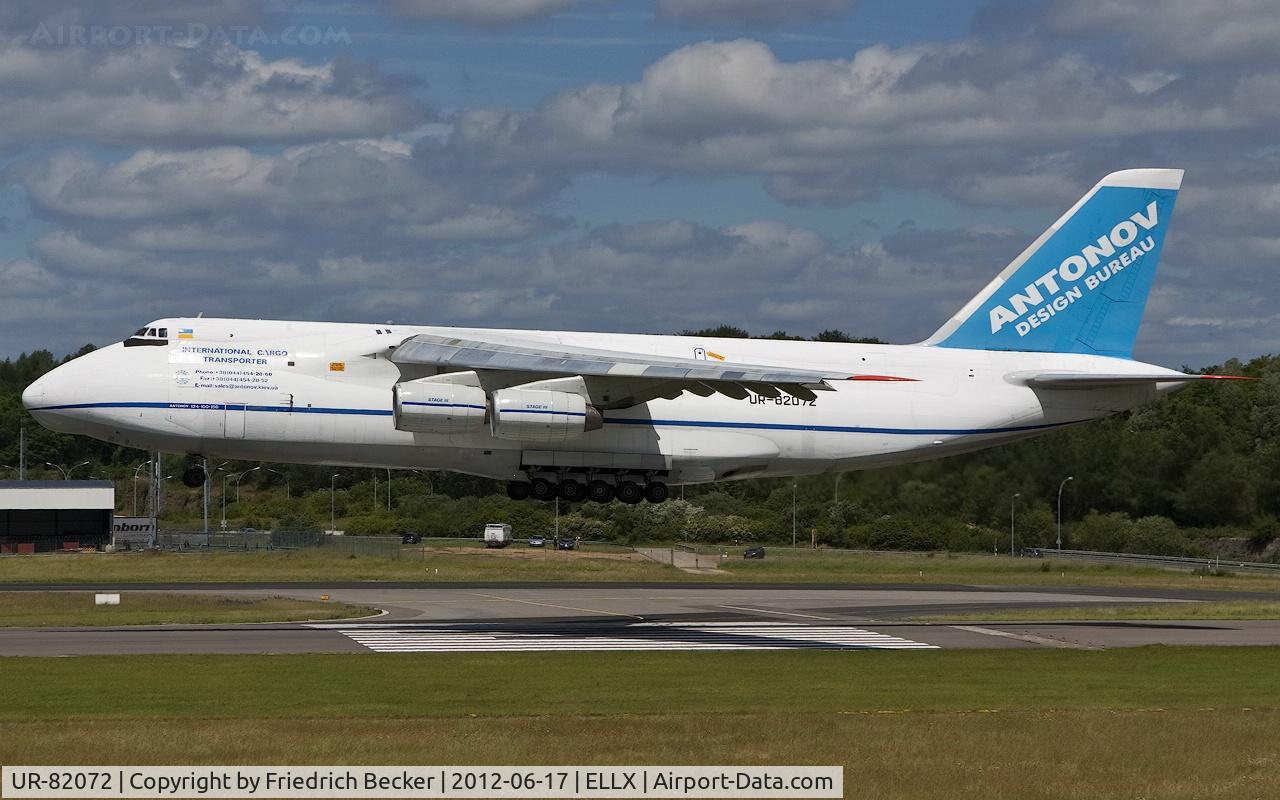 UR-82072, 1993 Antonov An-124-100 Ruslan C/N 9773053359136, moments prior touchdown RW24