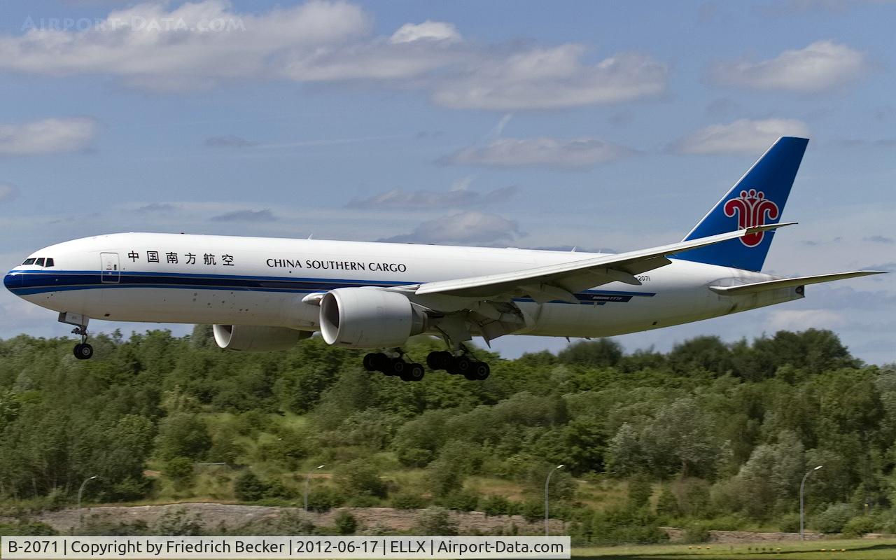B-2071, 2009 Boeing 777-F1B C/N 37309, on final RW24
