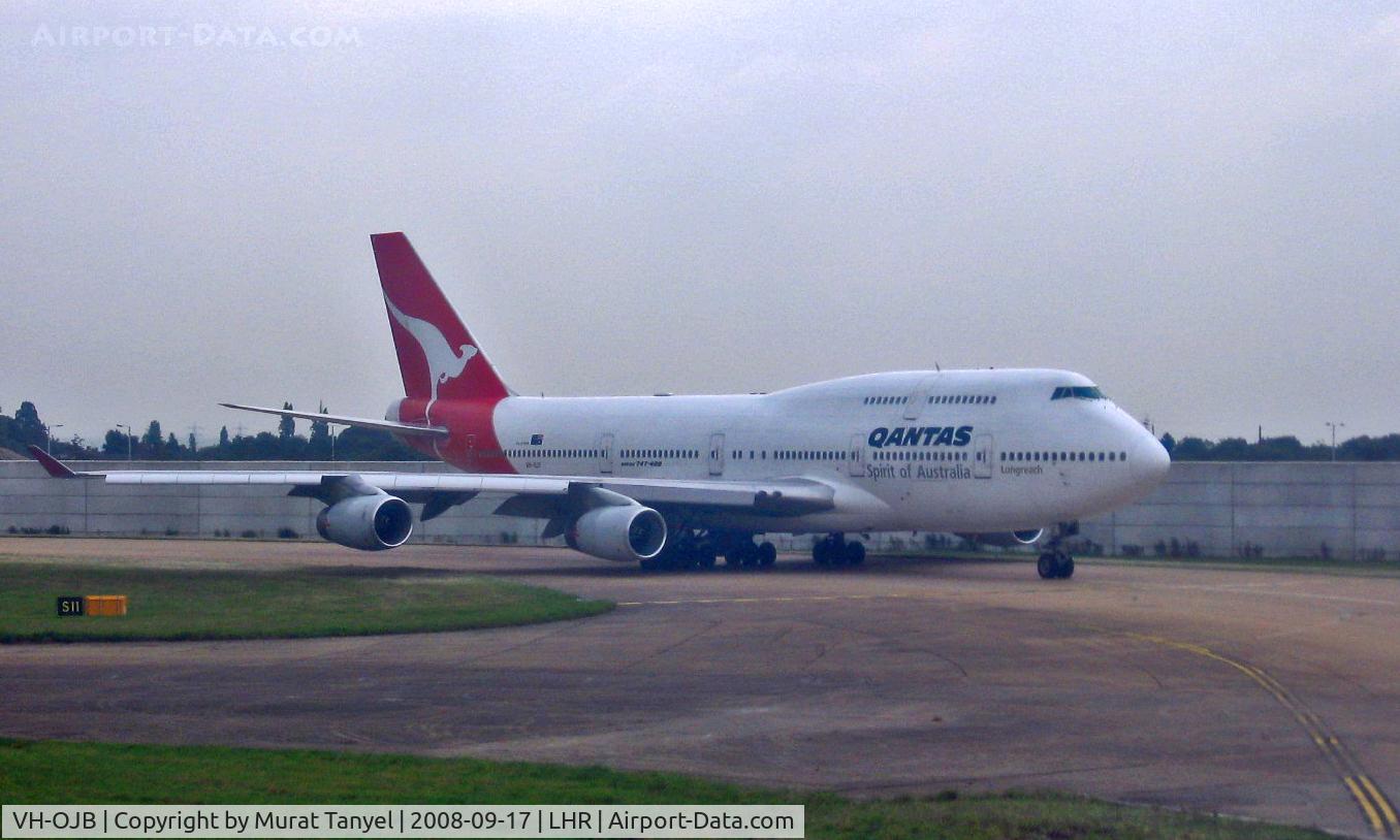 VH-OJB, 1989 Boeing 747-438 C/N 24373, Taxiing at Heathrow