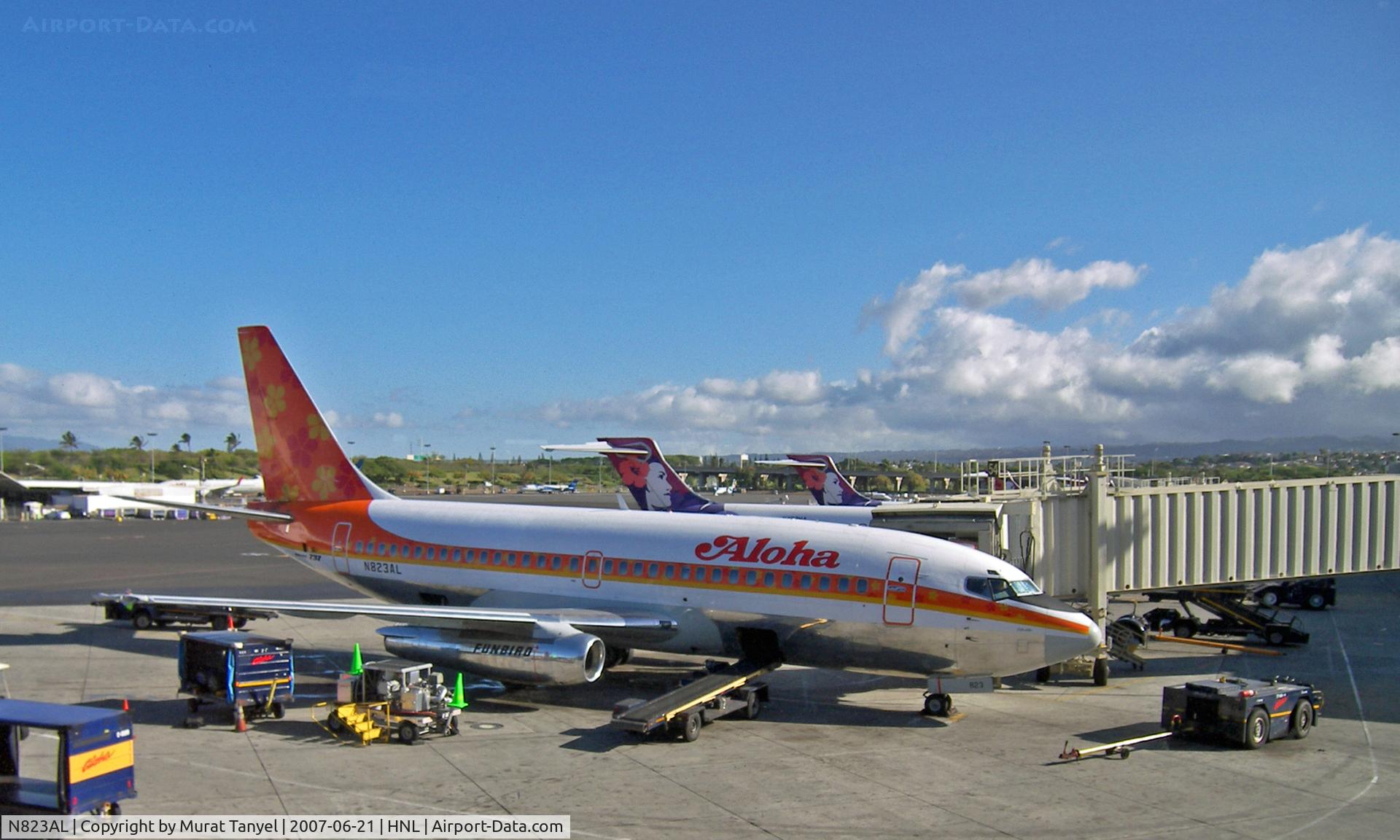N823AL, 1985 Boeing 737-230 C/N 23154, Parked at Honolulu International Airport