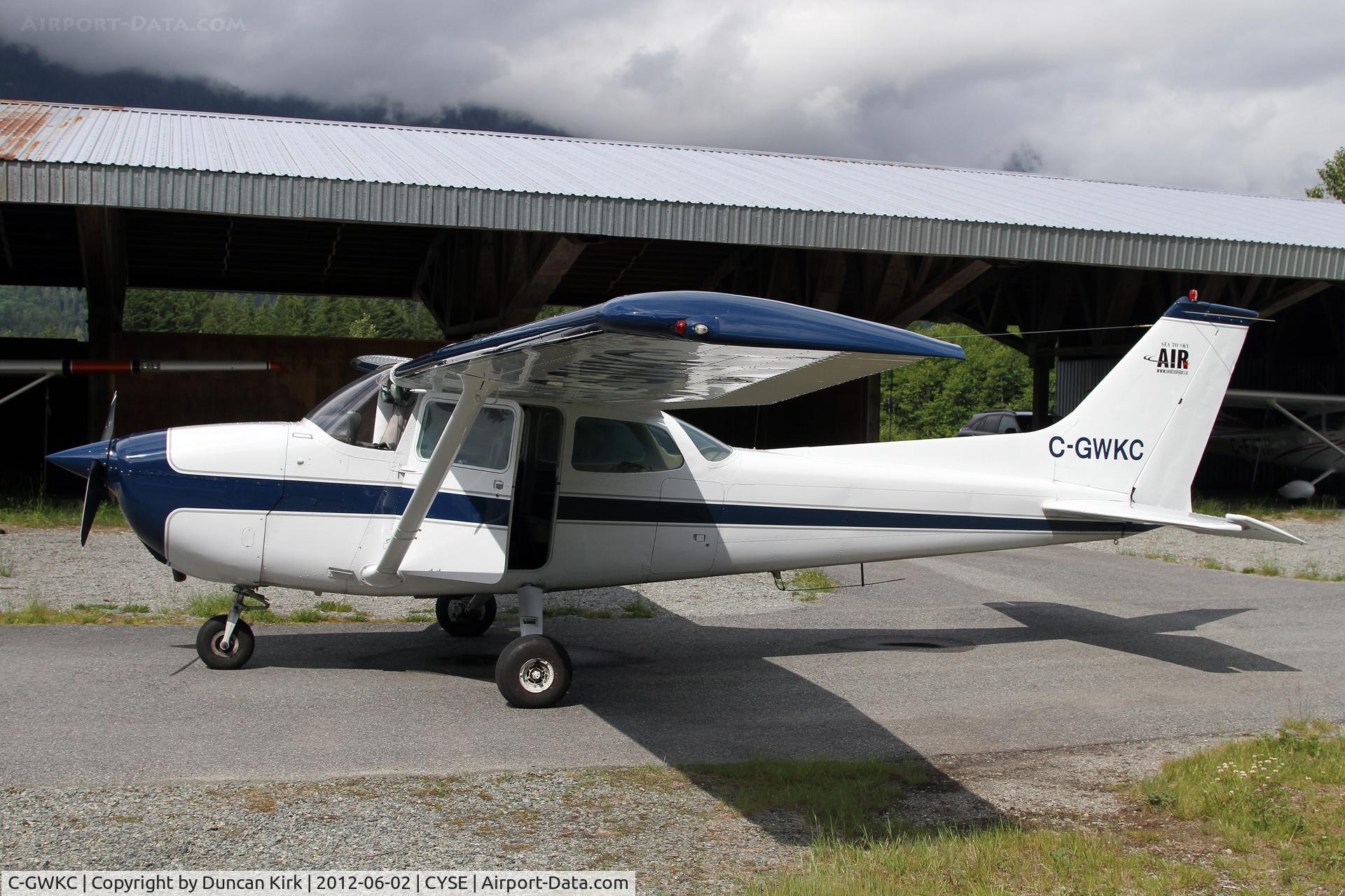C-GWKC, 1975 Cessna 172M C/N 17264372, Local flying club ride