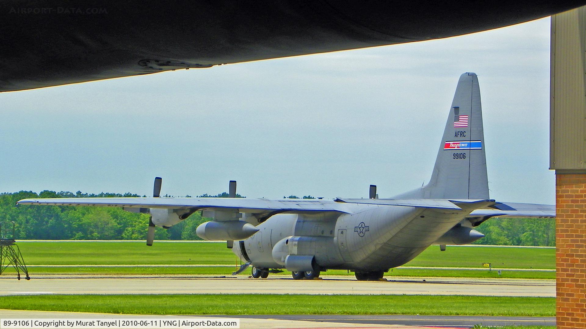 89-9106, 1989 Lockheed C-130H Hercules C/N 382-5223, Parked at its home base