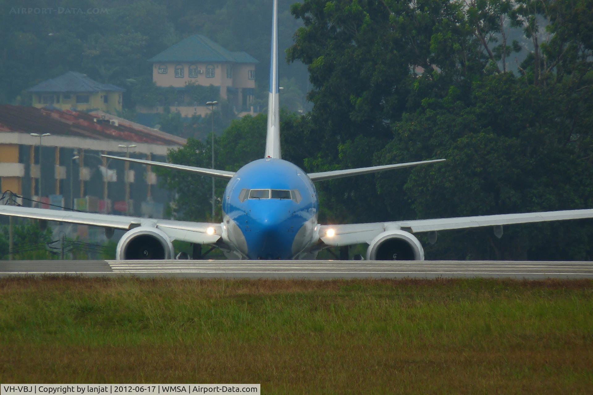 VH-VBJ, 2002 Boeing 737-7Q8 C/N 30647, Hold To Depart