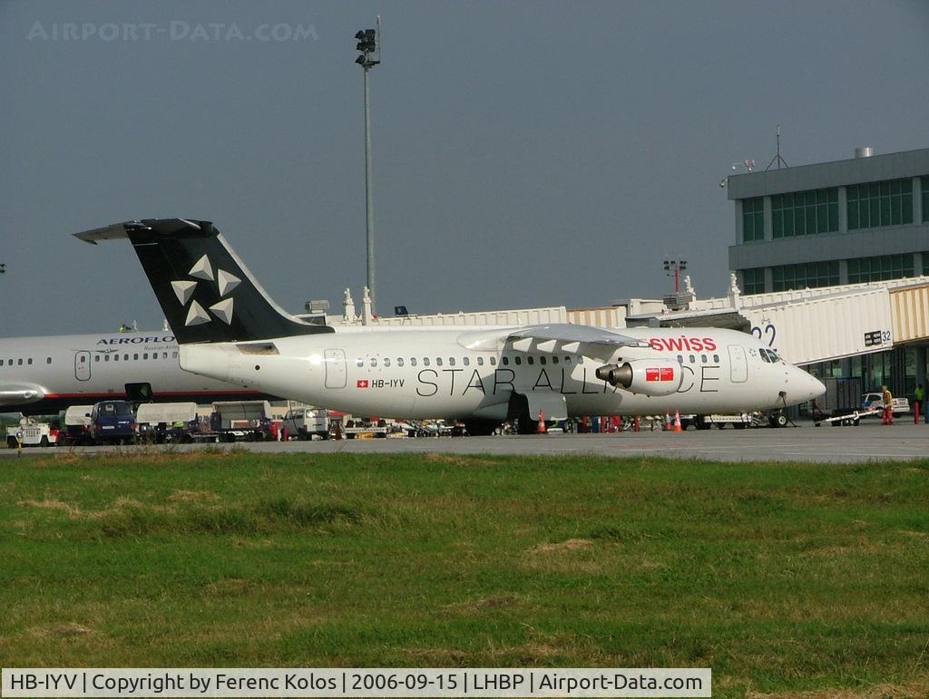 HB-IYV, 2000 British Aerospace Avro 146-RJ100 C/N E3377, Ferihegy