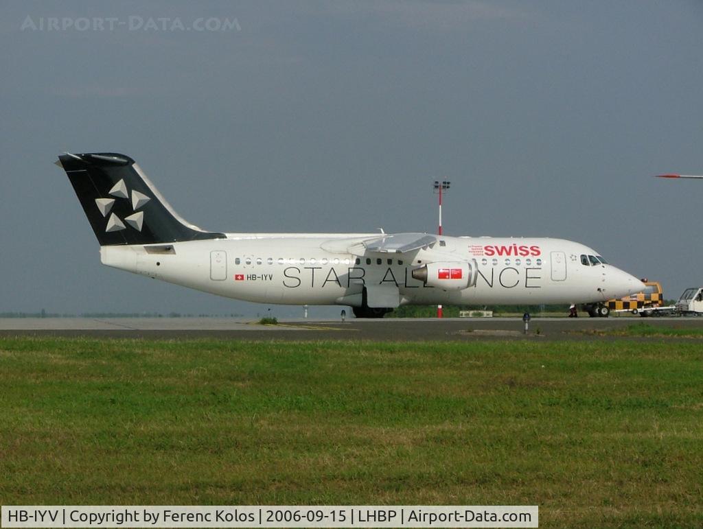 HB-IYV, 2000 British Aerospace Avro 146-RJ100 C/N E3377, Ferihegy