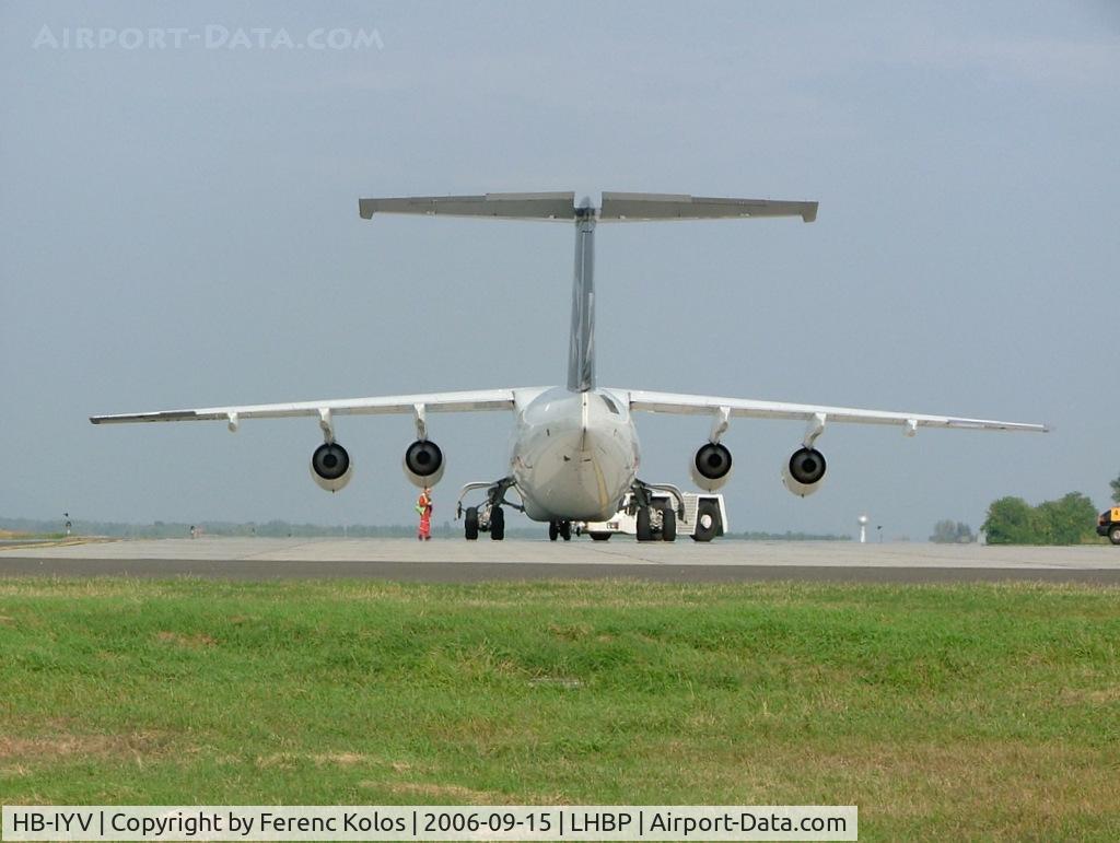 HB-IYV, 2000 British Aerospace Avro 146-RJ100 C/N E3377, Ferihegy