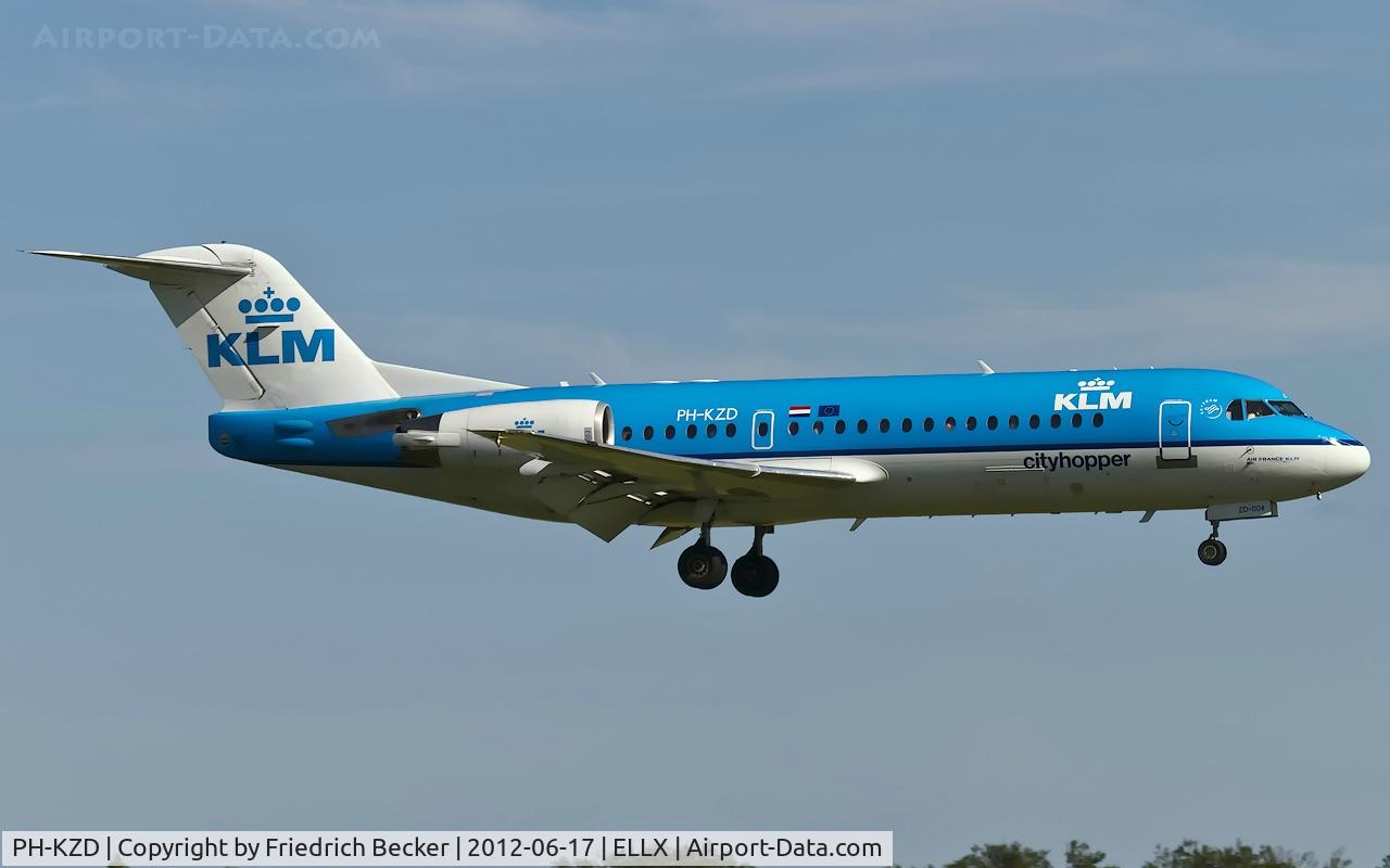 PH-KZD, 1997 Fokker 70 (F-28-0070) C/N 11582, on final RW24