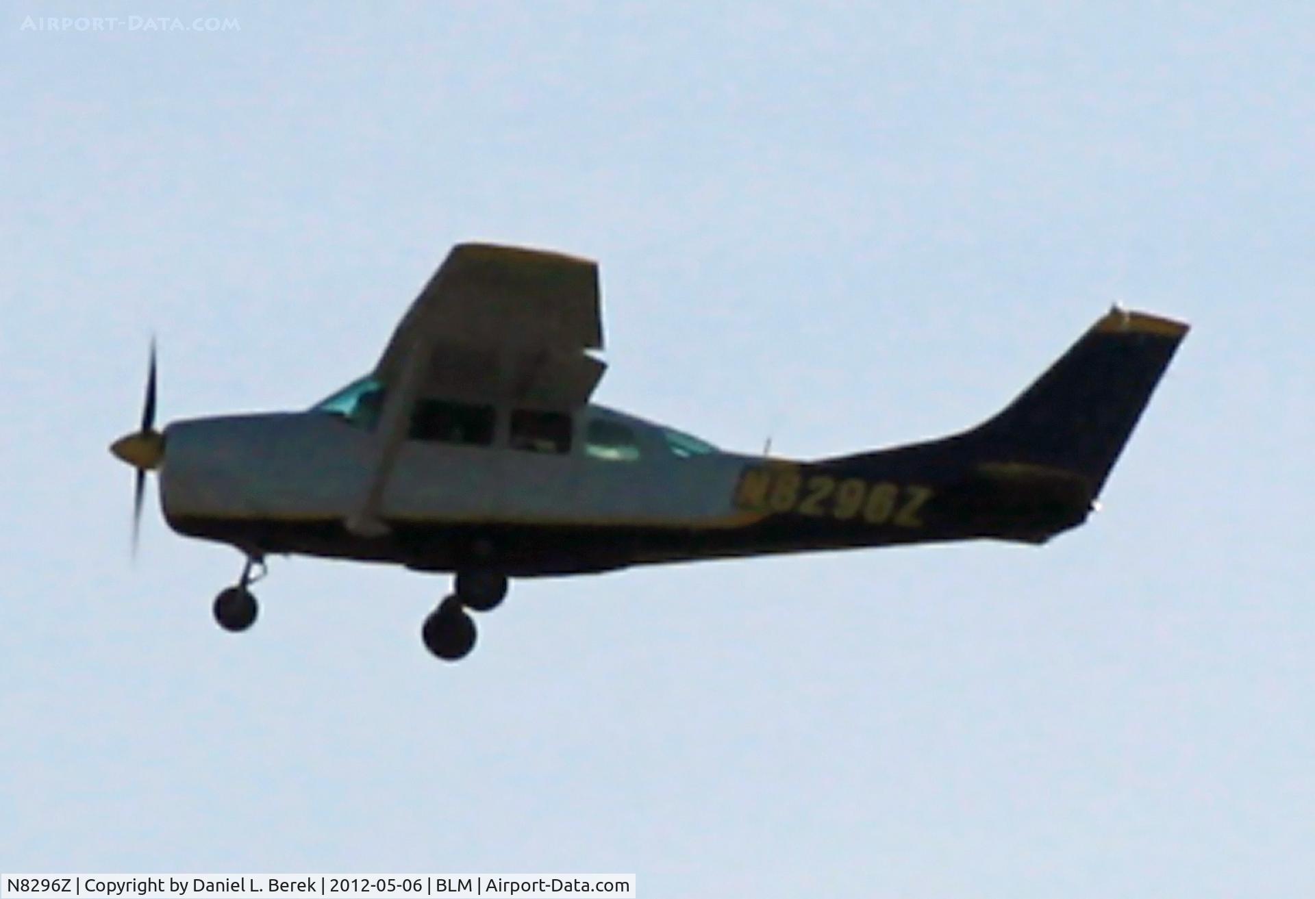 N8296Z, 1963 Cessna 210-5(205) C/N 205-0296, Overflying Monmouth Executive Airport.