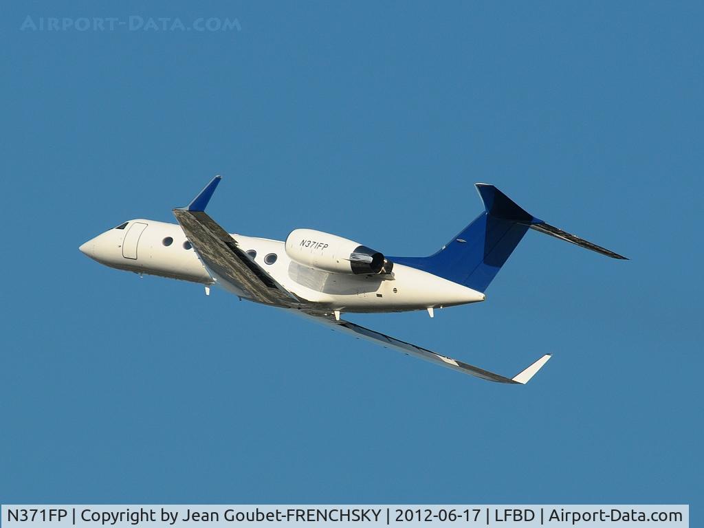 N371FP, 1999 Gulfstream Aerospace G-IV C/N 1371, take off 05