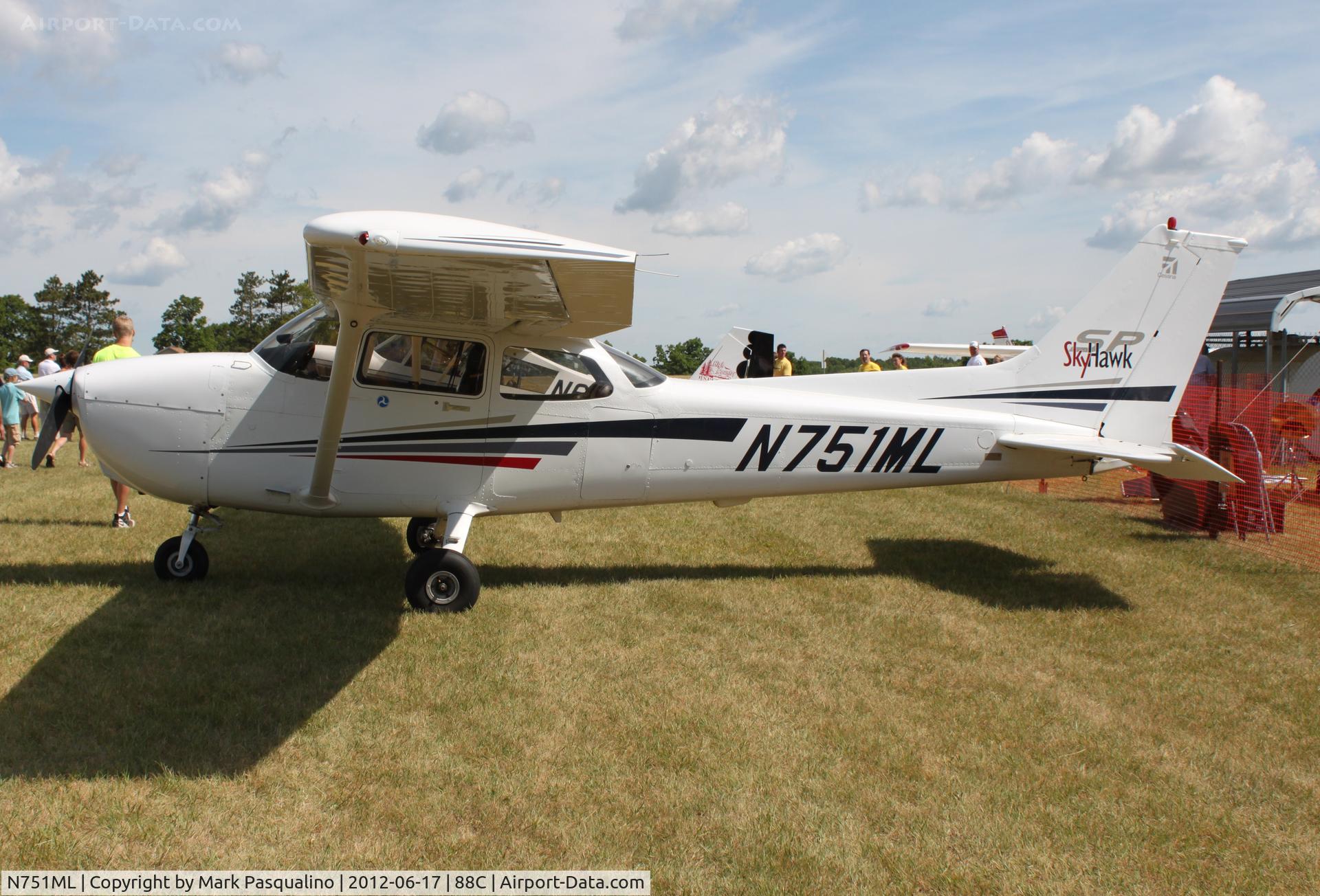 N751ML, 2001 Cessna 172S C/N 172S8754, Cessna 172S