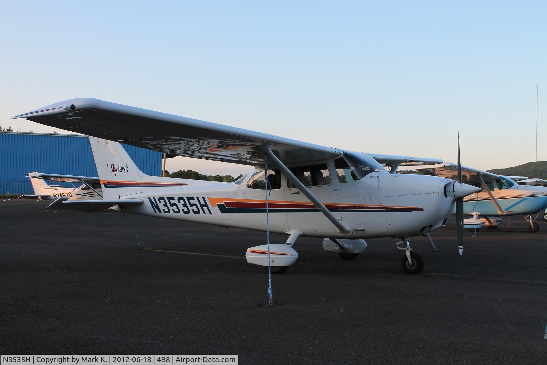 N3535H, Cessna 172R C/N 17280997, N3535H parked at Robertson