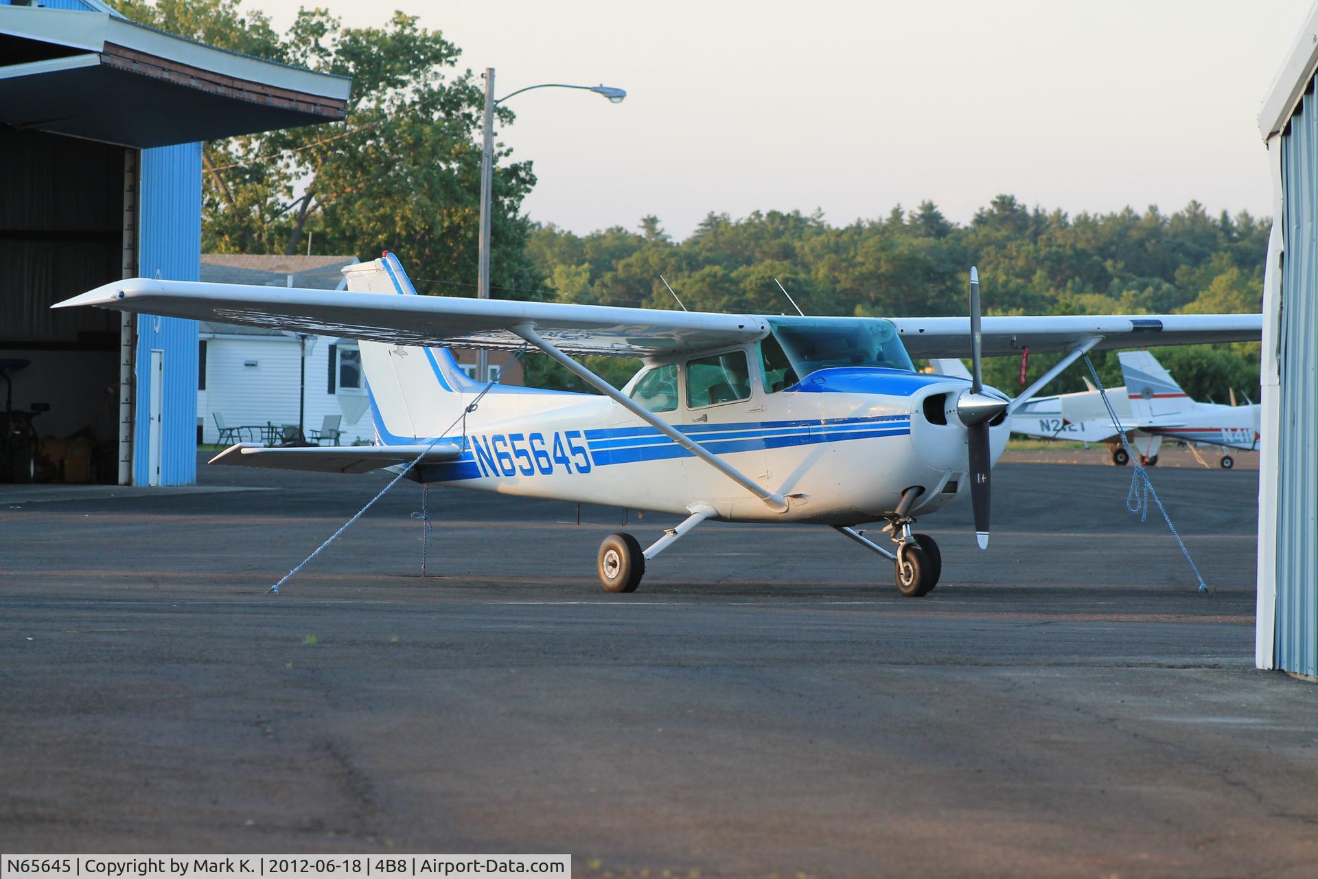 N65645, 1982 Cessna 172P C/N 17275797, N65645 parked at Robertson.