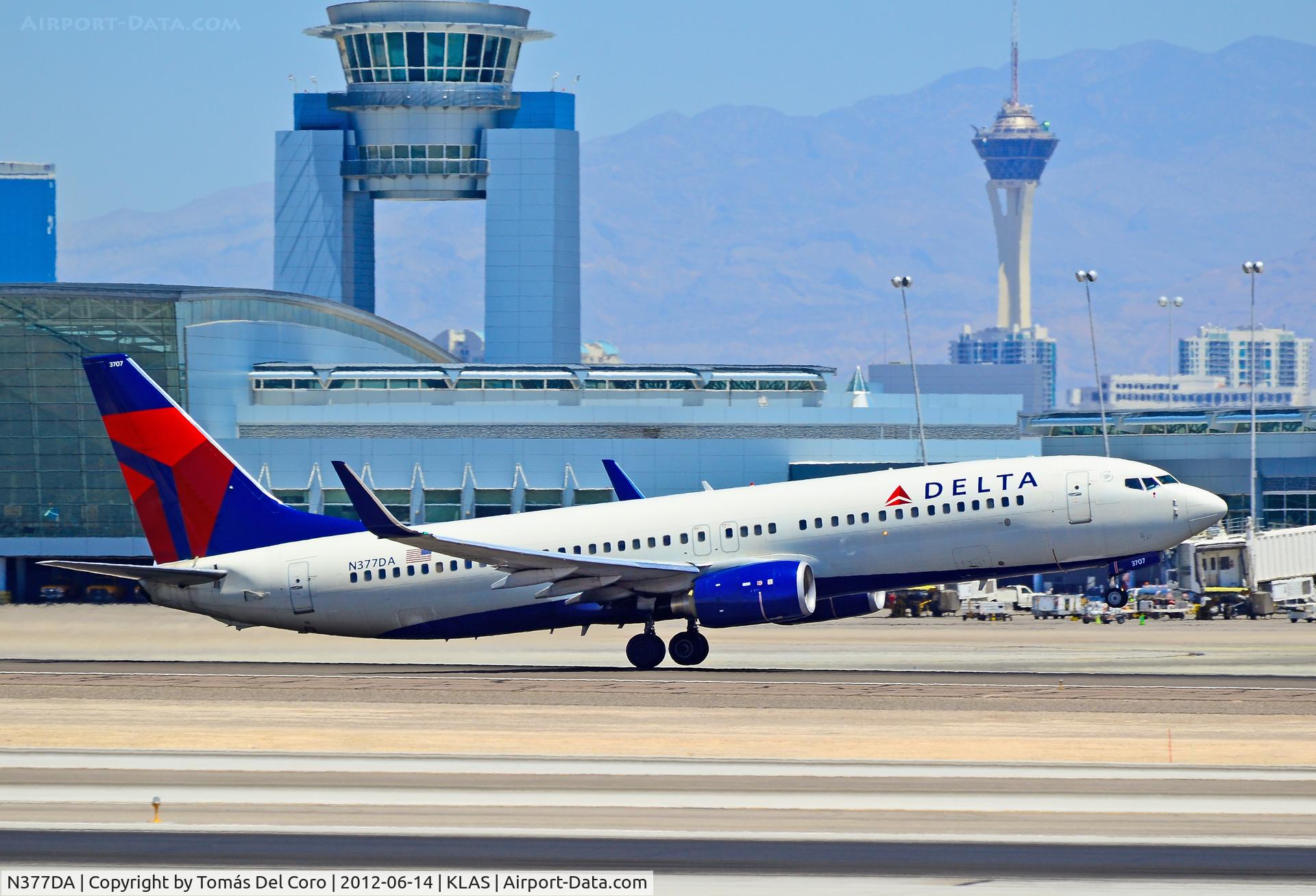 N377DA, 1999 Boeing 737-832 C/N 29625, N377DA Delta Air Lines 1999 Boeing 737-832 C/N 29625

- Las Vegas - McCarran International (LAS / KLAS)
USA - Nevada, June 14, 2012
Photo: Tomás Del Coro