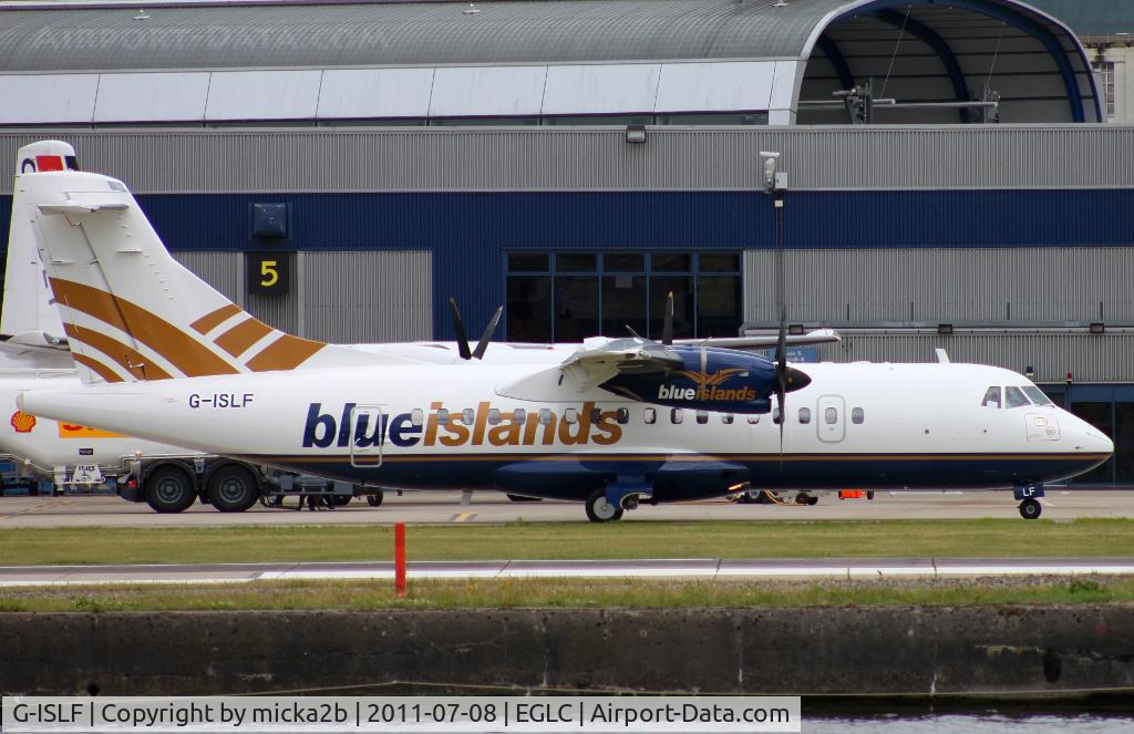 G-ISLF, 1997 ATR 42-500 C/N 546, Taxiing