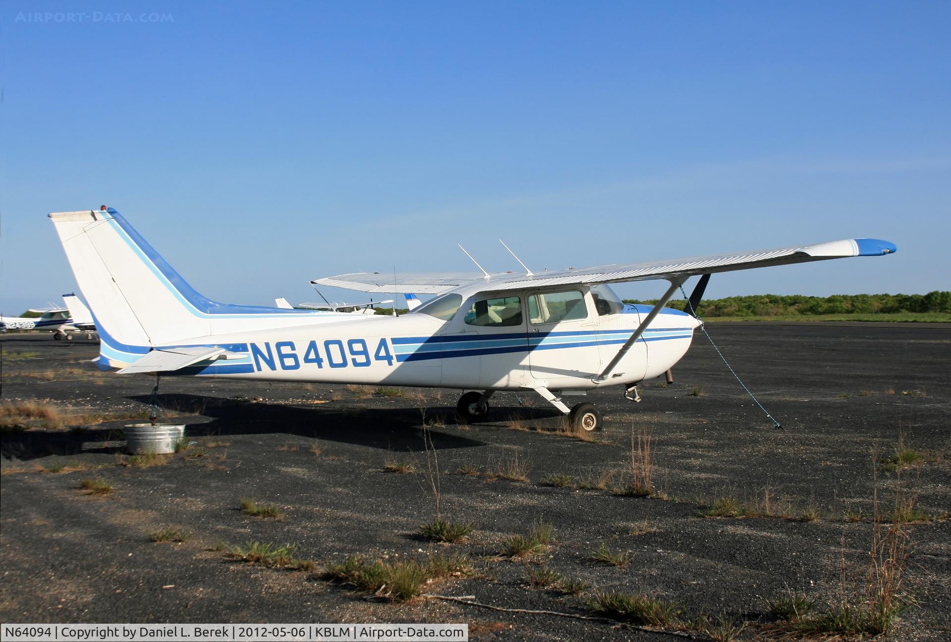 N64094, 1975 Cessna 172M C/N 17265014, With flattened tires and a missing nosewheel, this poor Skyhawk looks like she has been sitting on this weed-choked lot for a while.