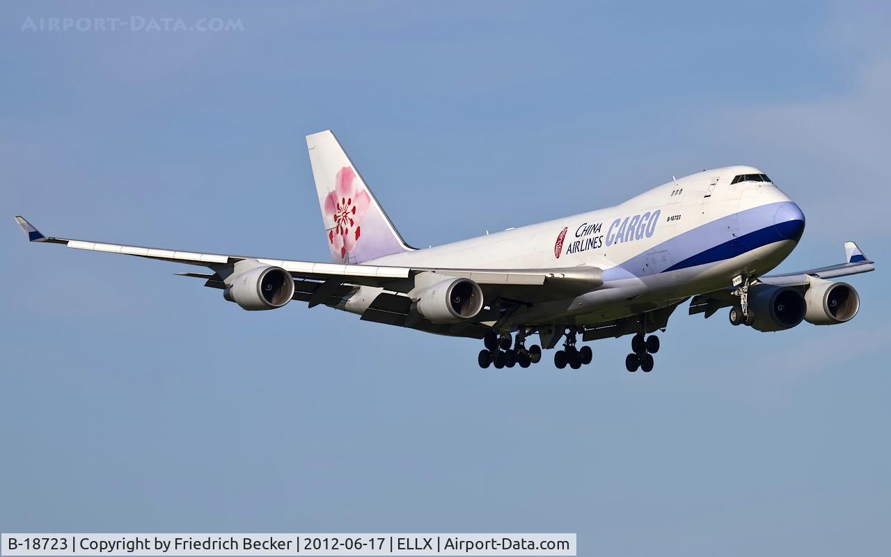 B-18723, 2006 Boeing 747-409F C/N 34266, on final RW24