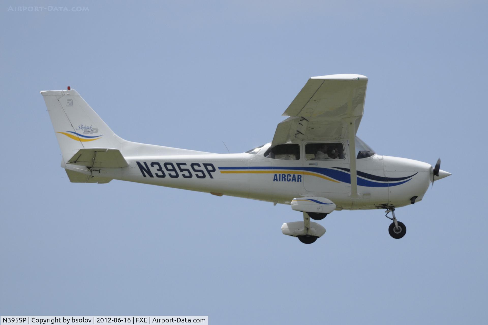 N395SP, 1999 Cessna 172S C/N 172S8292, Landing at FXE