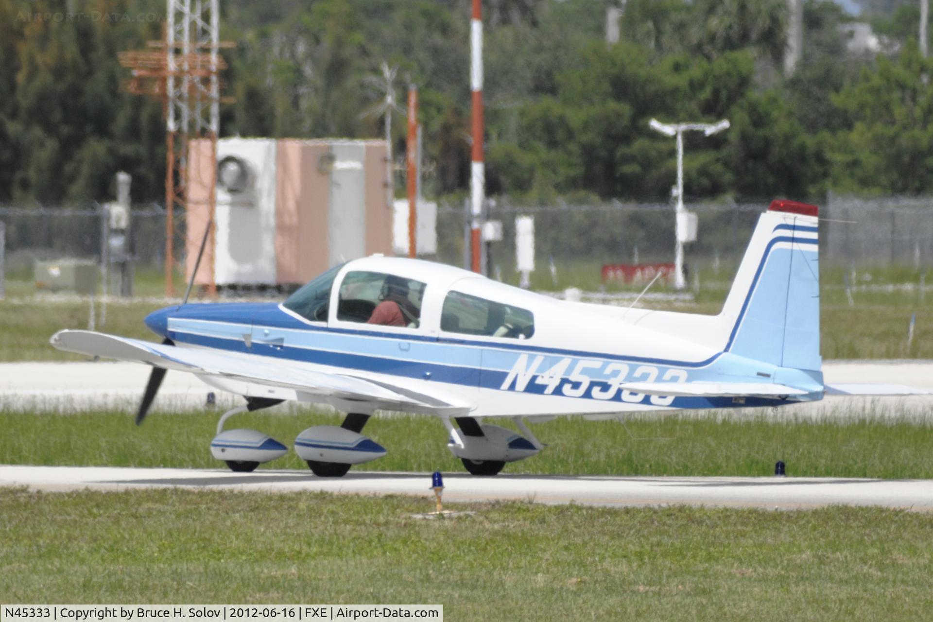 N45333, 1979 Grumman American AA-5B Tiger C/N AA5B1260, Lined up at Ft. Lauderdale Executive Airport (FXE) for departure on Runway 8