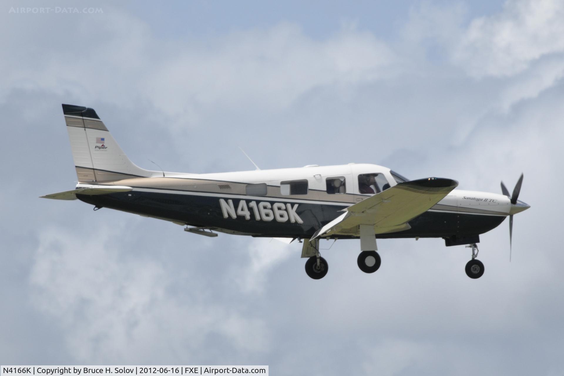 N4166K, 1999 Piper PA-32R-301T Turbo Saratoga C/N 3257123, Piper Saratoga II TC on approach to Runway 8