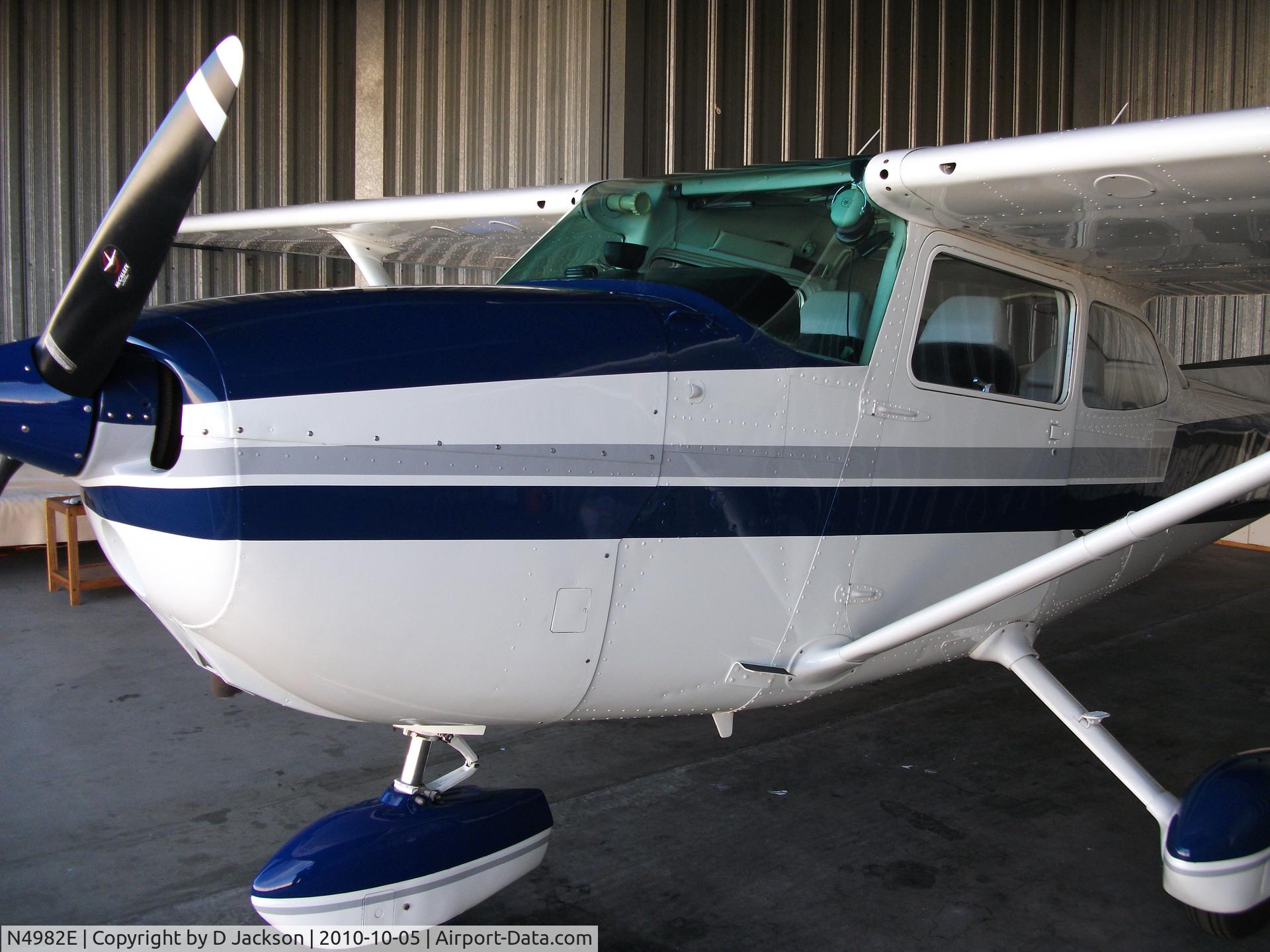 N4982E, 1978 Cessna 172N C/N 17271686, At home in the hangar