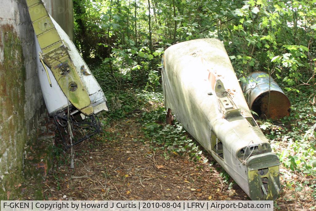 F-GKEN, Piper PA-23-250 Aztec C/N 27-4784, Wreckage stored beside a hangar.