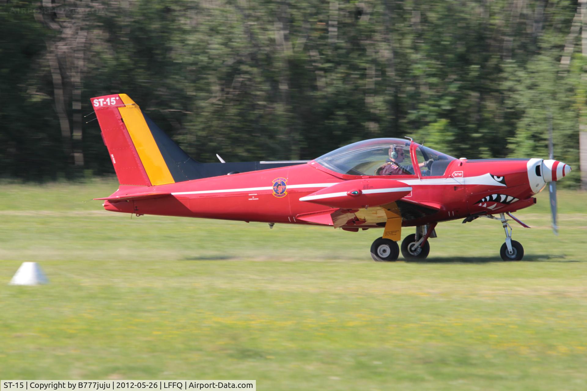 ST-15, SIAI-Marchetti SF-260M+ C/N 10-15, on display at La Ferté Alais 2012