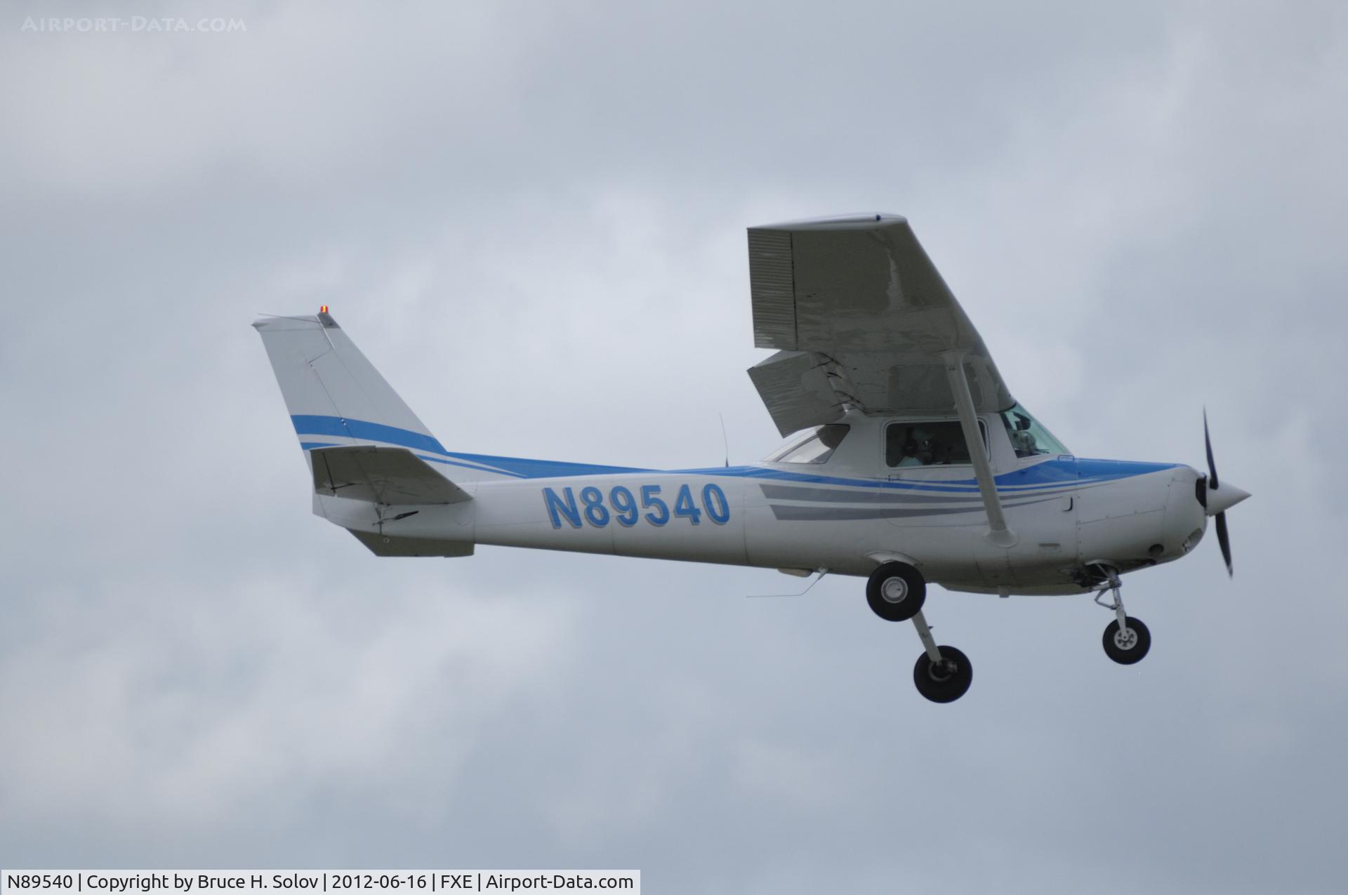 N89540, 1978 Cessna 152 C/N 15282776, On approach to Runway 8