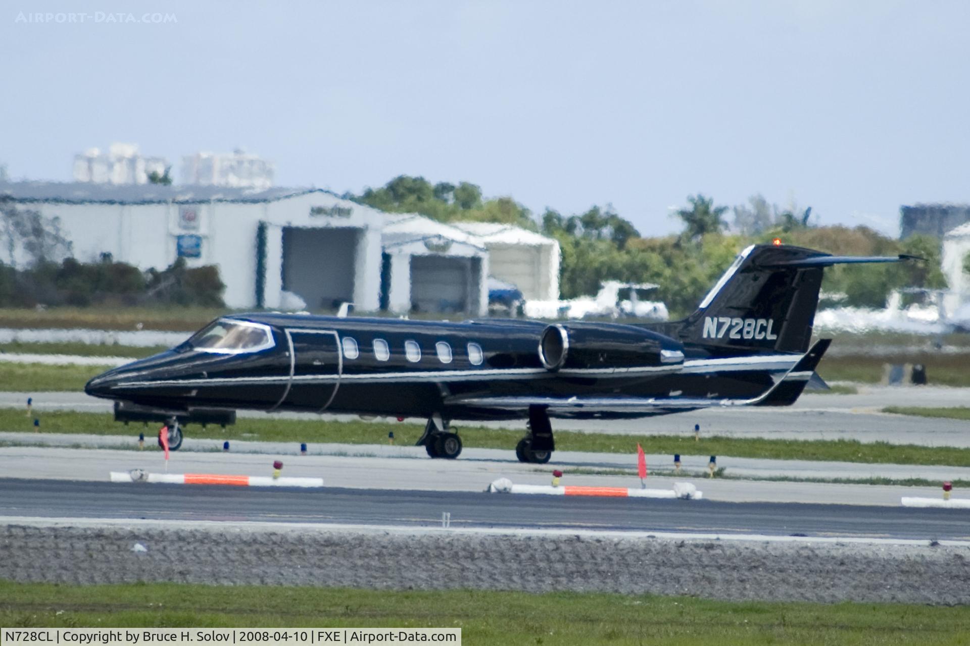 N728CL, 1995 Learjet Inc 31A C/N 109, A black Learjet taxiing to Runway 8 @ Ft. Lauderdale Executive Airport