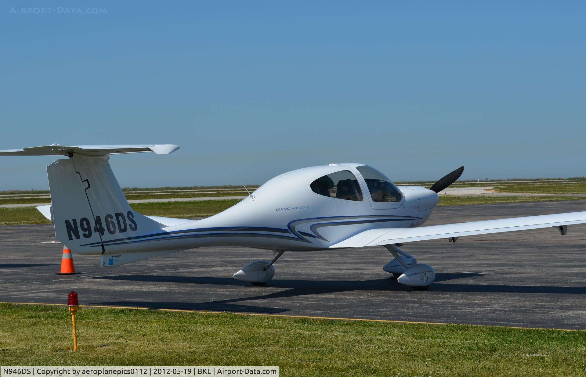 N946DS, 2008 Diamond DA-40 Diamond Star C/N 40.984, N946DS at KBKL, May 19th, 2012.